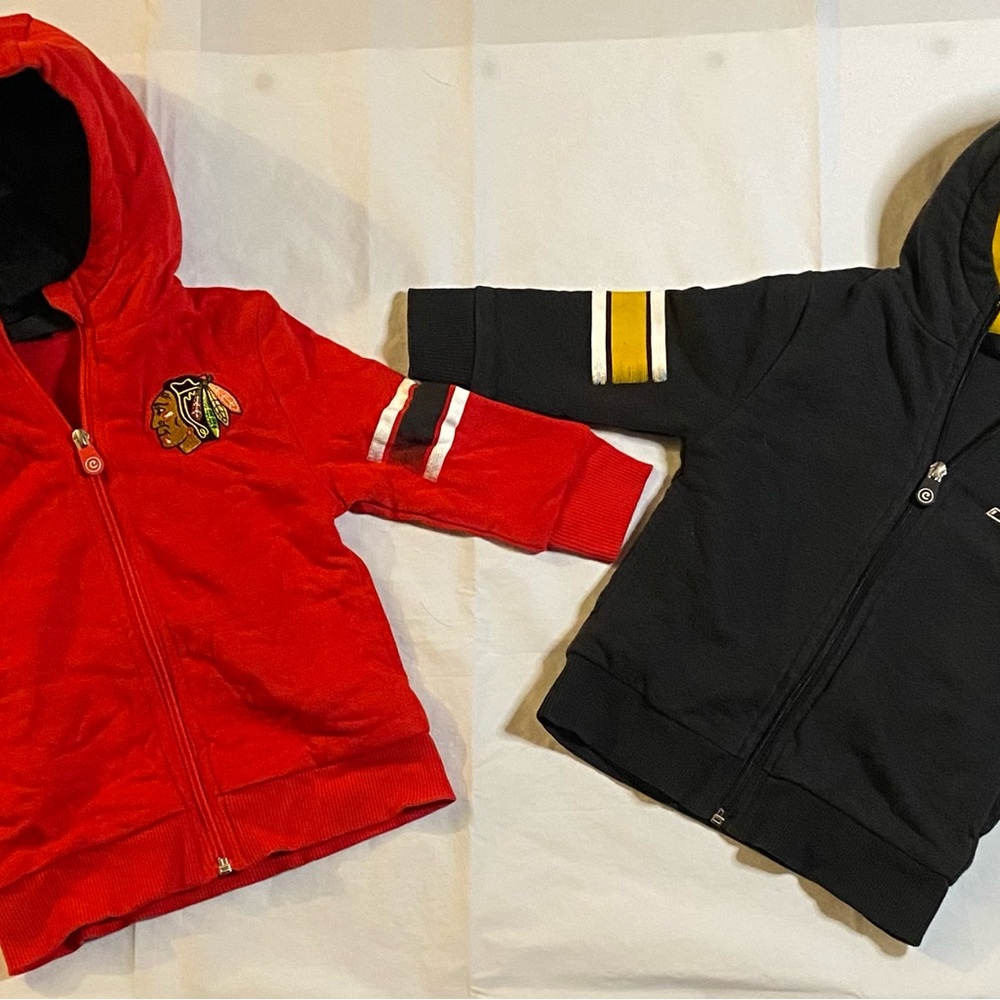Chicago Blackhawks & Pittsburgh Penguins Penguins 2-in-1 Jacket/ Plushie Size 2T